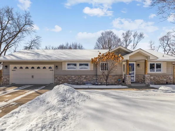 2414 Cedarwood Rdg, Minnetonka, MN 55305