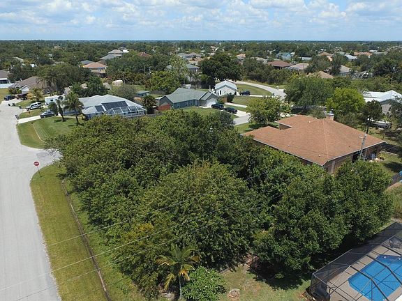 5th image of 211 SW Ike Pl