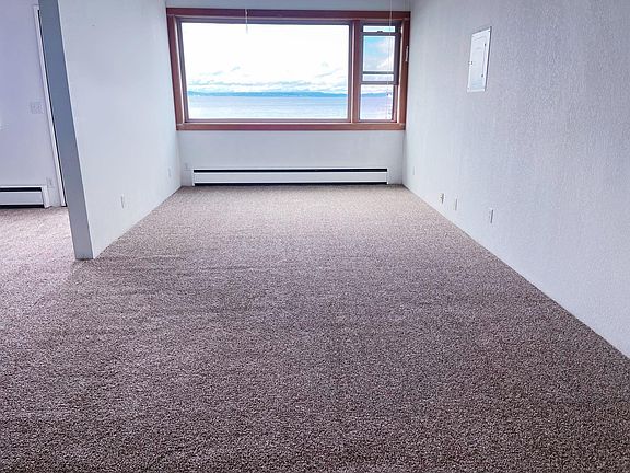 LARGE LIVING ROOM