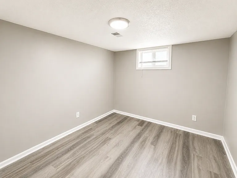 339 N Kendall Dr — Photo 15