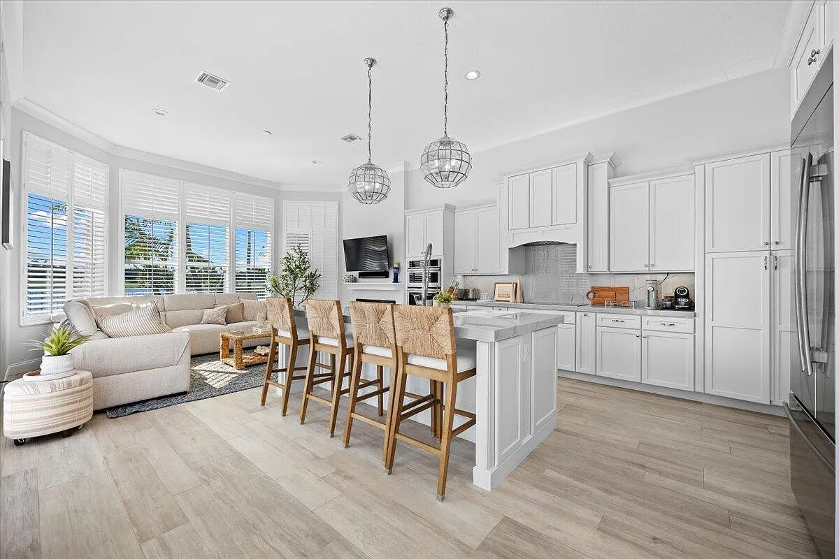 4 bed, 3.5 bath, 2891 sqft, $9,500 — Photo 1