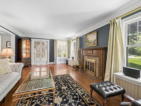 3rd image of 957 Wade St