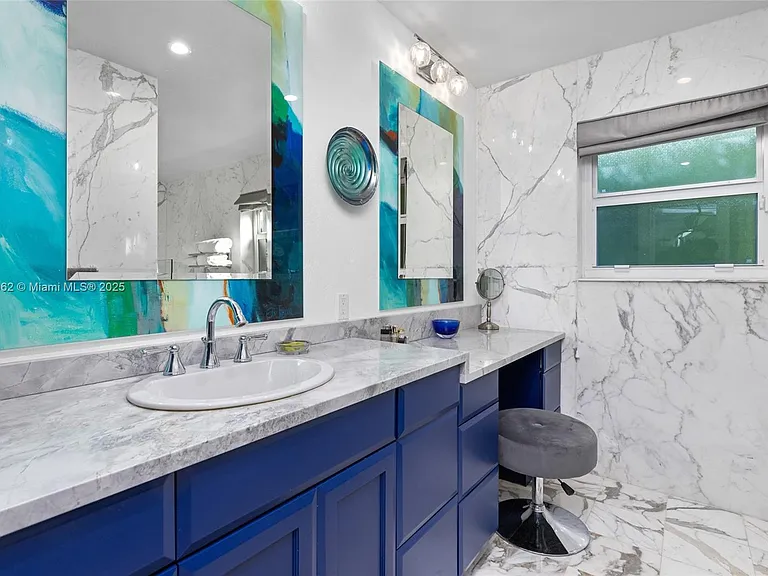 70 Bay Colony Ln — Photo 59
