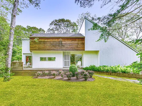 11 Bearing East Rd, East Hampton, NY 11937