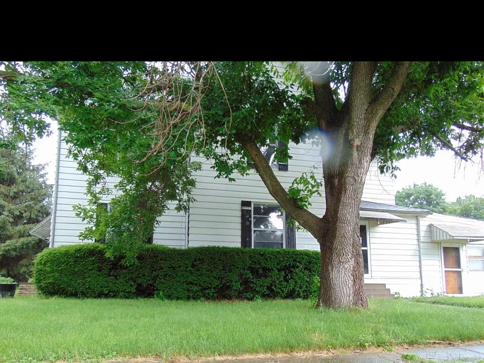 902 N Marion Ave