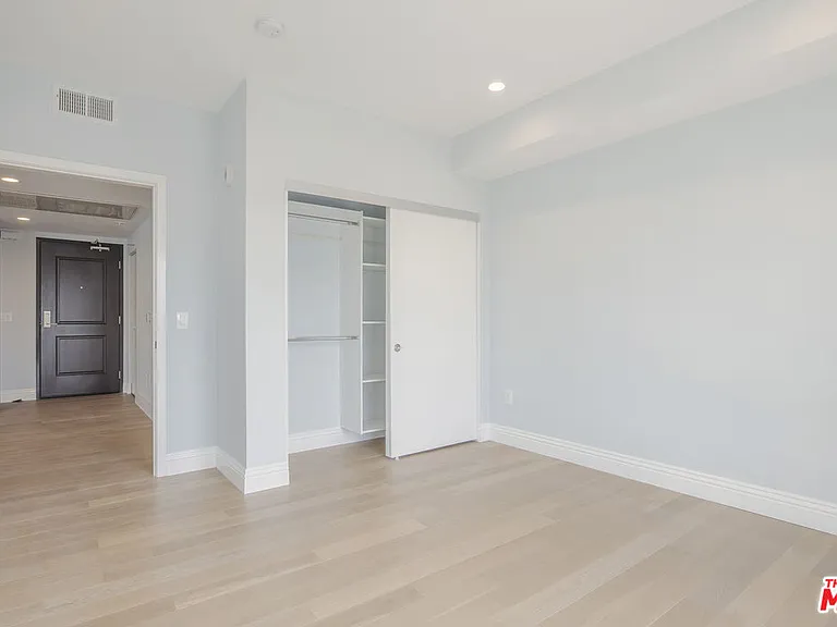 2939 W Leeward Ave #401 — Photo 9
