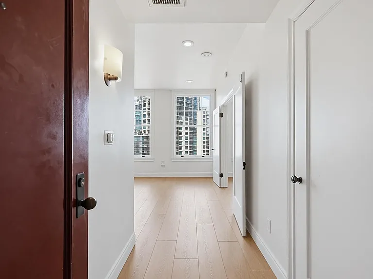 702 Ash St #702 — Photo 3