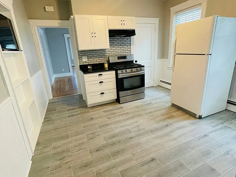 76 Pembroke Ave #2 — Photo 6