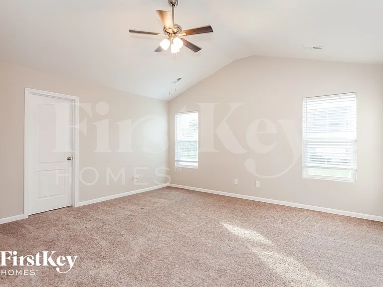 2516 Meadow Crossing Dr — Photo 10
