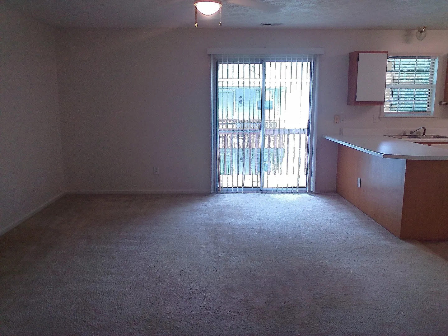 2 Bedroom, 1 bath apartment - upstairs unit — Photo 2