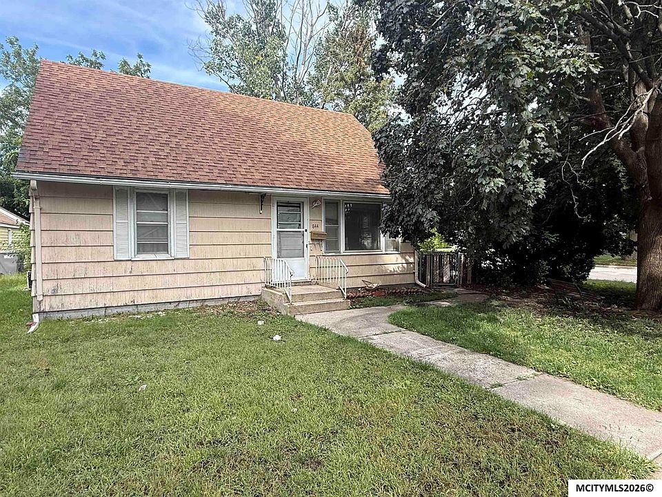 1st image of 844 10th St NE