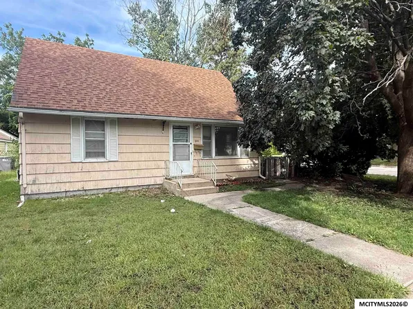 844 10th St NE, Mason City, IA 50401
