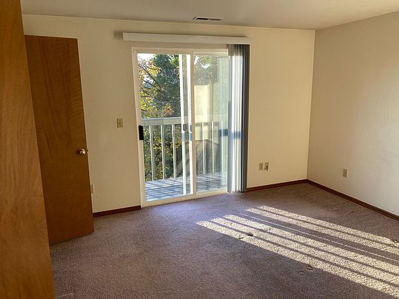 5th image of 1001 Crestview Ln APT C