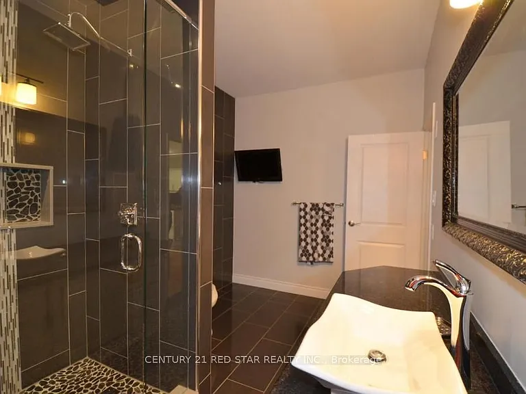 630 Main St E #202 — Photo 8