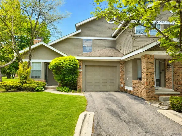 6606 Embers Ct, West Bloomfield, MI 48322