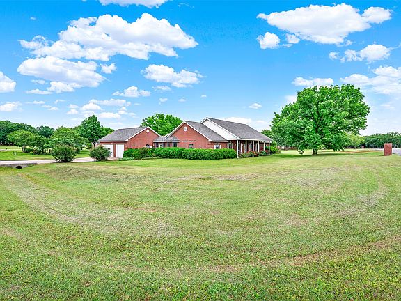 2nd image of 2735 Bent Oaks Dr