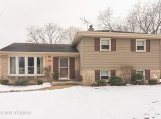 1328 N Peartree Ln, Mount Prospect, IL