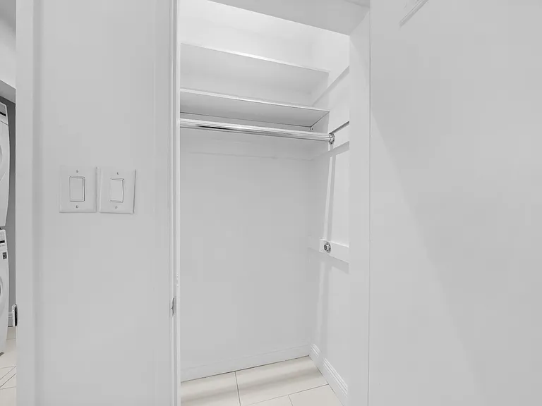 148 S Reeves Dr #4 — Photo 24