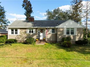 992 Ridgewood Rd, Middletown, CT 06457