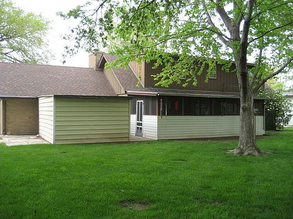 3rd image of 14 Cherokee Ln