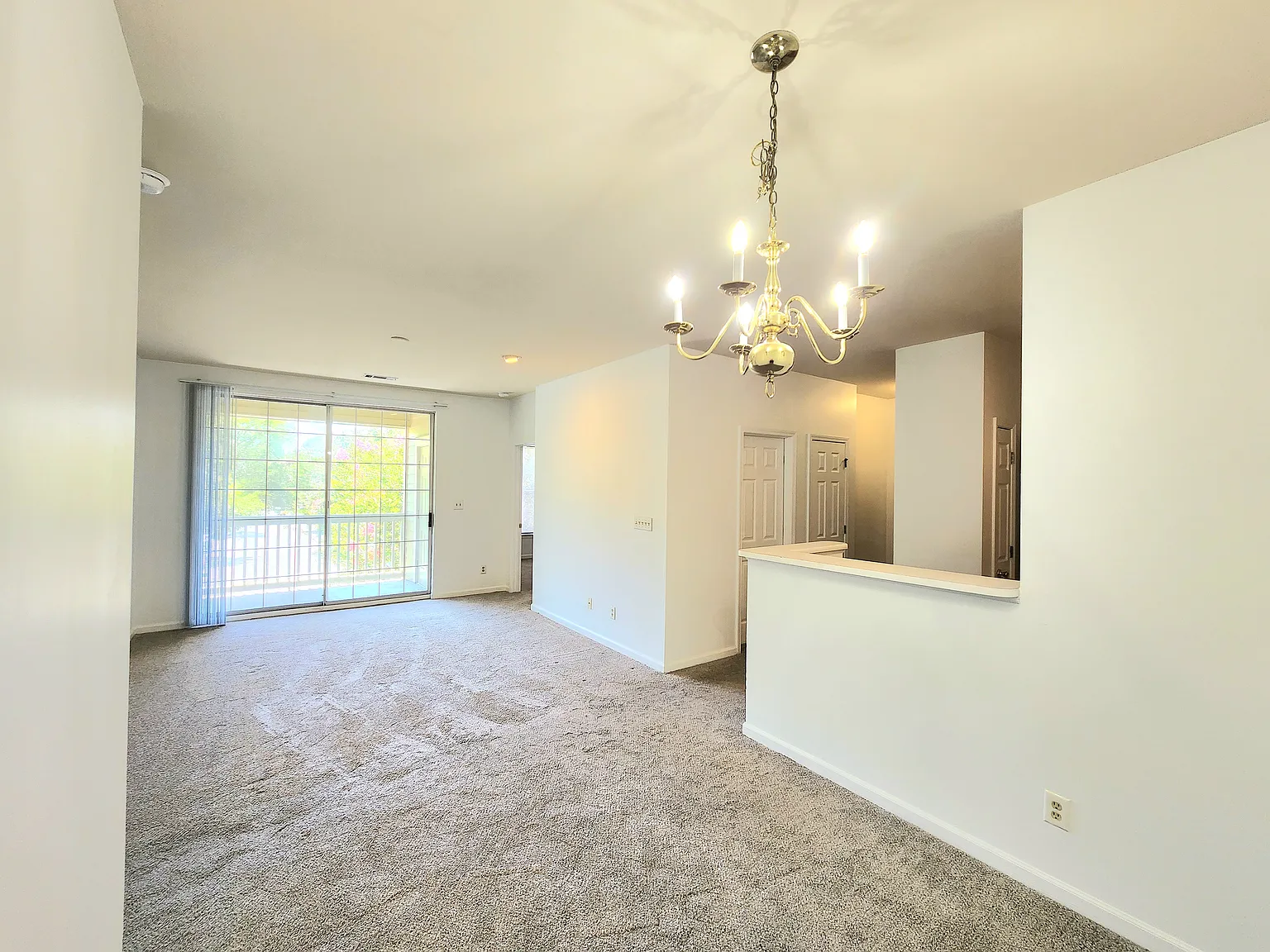 2 bed, 1049 sqft, $1,990 — Photo 3