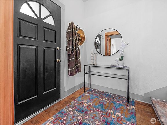 Inviting front entrance that offers both charm and functionality. Entry for main level and access to upstairs apartment.>