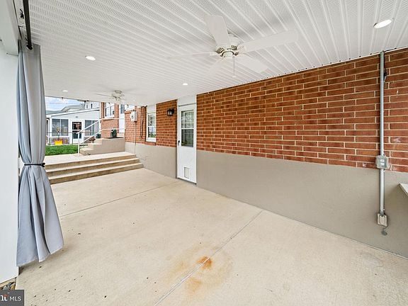 5th image of 2105 Barr Rd