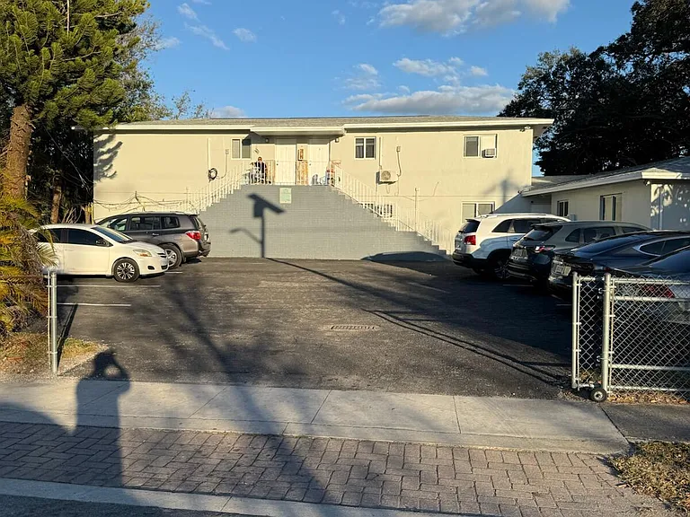 126 NW 8th Ave #1 — Photo 3