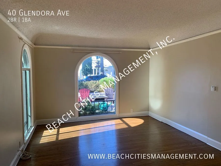Location, Location. 2 Bedroom Triplex in Belmont Shore! — Photo 4