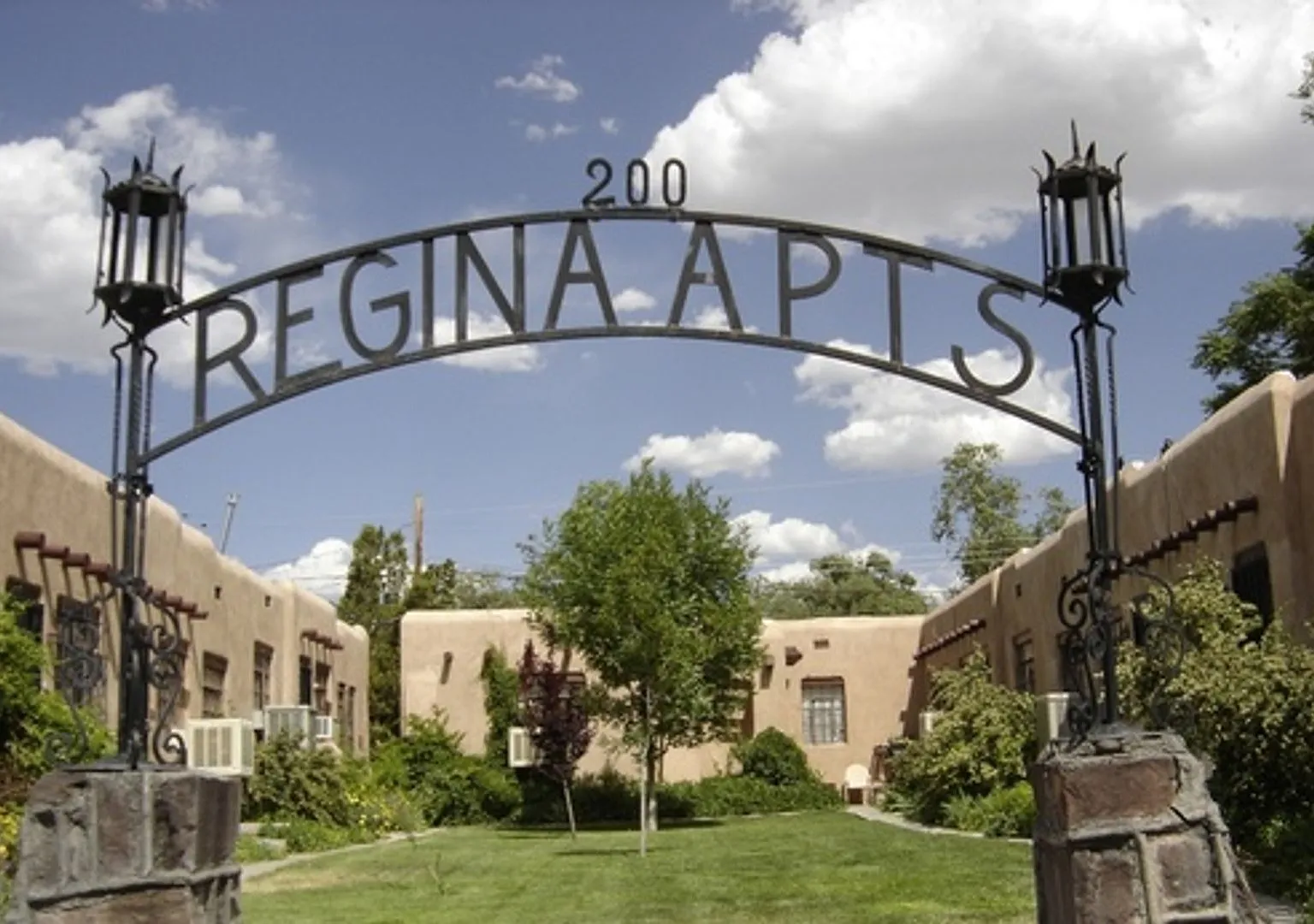 Regina Apartments — Photo 1