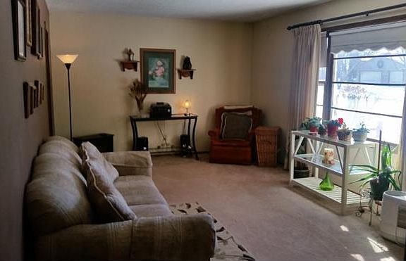 2nd image of 1430 Summit Ave