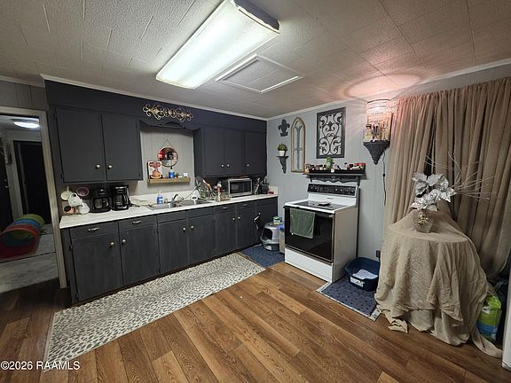 3rd image of 276 Landry St