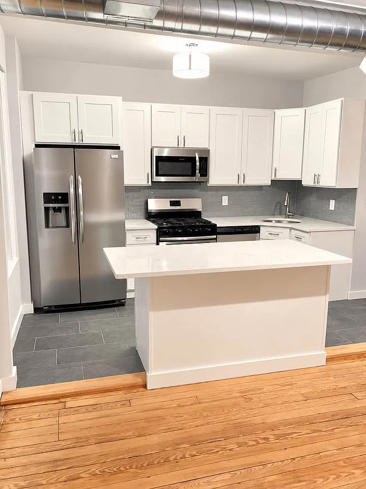 2 bed, 900 sqft, $2,950 — Photo 2