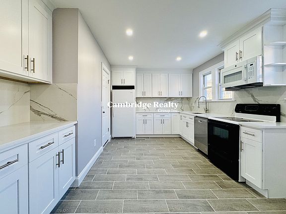 2nd image of 113 Lanark Rd