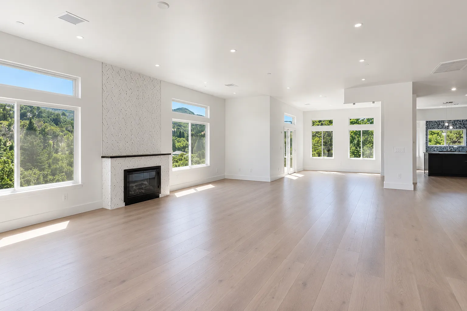 4 bed, 4.5 bath, 3897 sqft, $11,500 — Photo 3