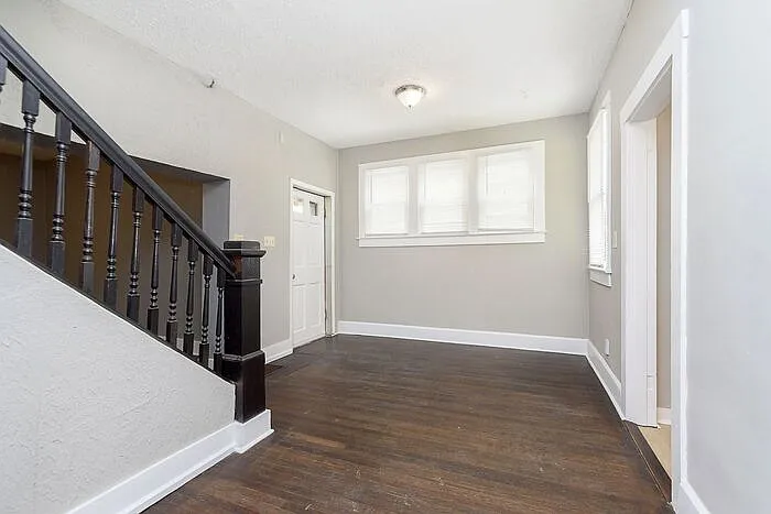3 bed, 1.0 bath, 1560 sqft, $1,595 — Photo 4