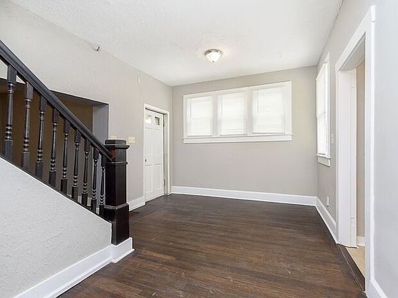 4th image of 1806 Lexington Ave