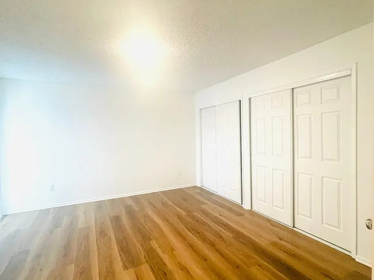 2120 N Ventura Rd — Photo 5