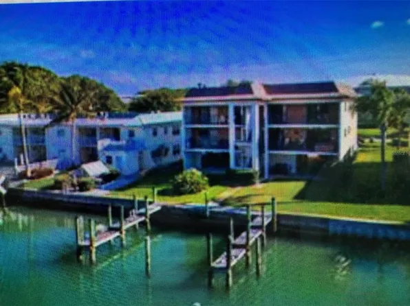 12080 Capri Cir S APT 202, Treasure Island, FL 33706