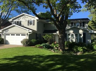 1095 Heather Rd, Deerfield, IL 60015