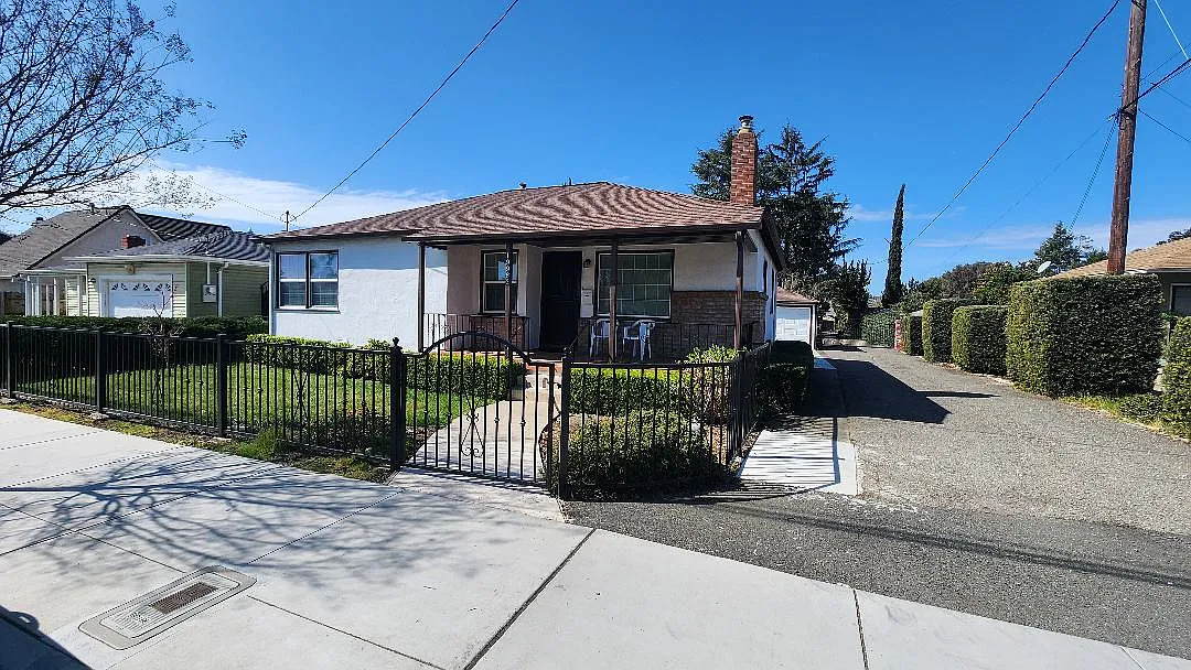 Building Photo - 19963 Santa Maria Ave