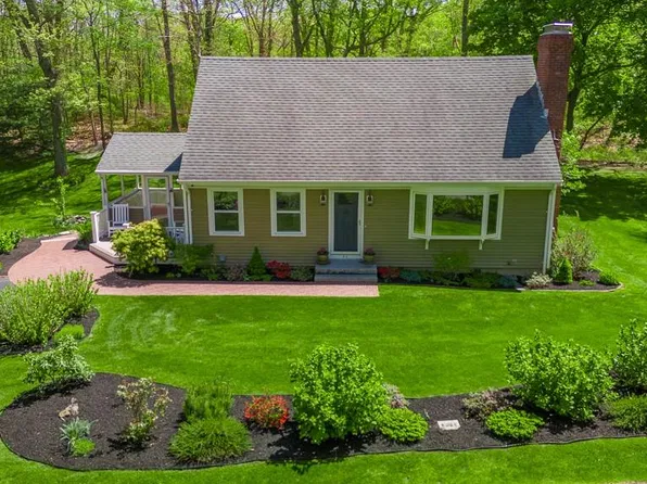 51 Clinton Dr, North Kingstown, RI 02852