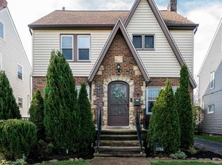 3598 Cedarbrook Rd, Cleveland Heights, OH 44118
