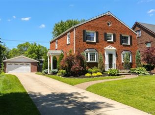 99 Darwin Dr, Amherst, NY 14226