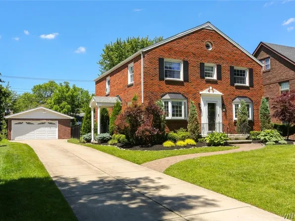 99 Darwin Dr, Amherst, NY 14226