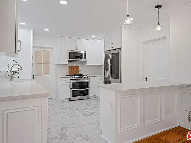 10527 Le Conte Ave — Photo 12