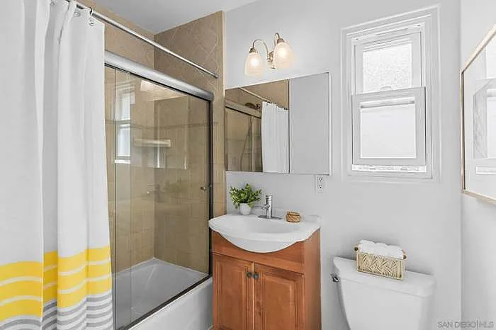 2 bed, 905 sqft, $3,000 — Photo 2