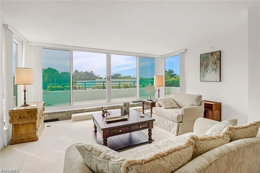 2 bed, 2.5 bath, 2062 sqft, $9,900 — Photo 3