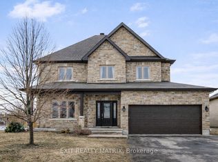 301 Colmar St, Russell, ON K0A1W0