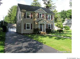 407 Sagamore Dr, Rochester, NY 14617